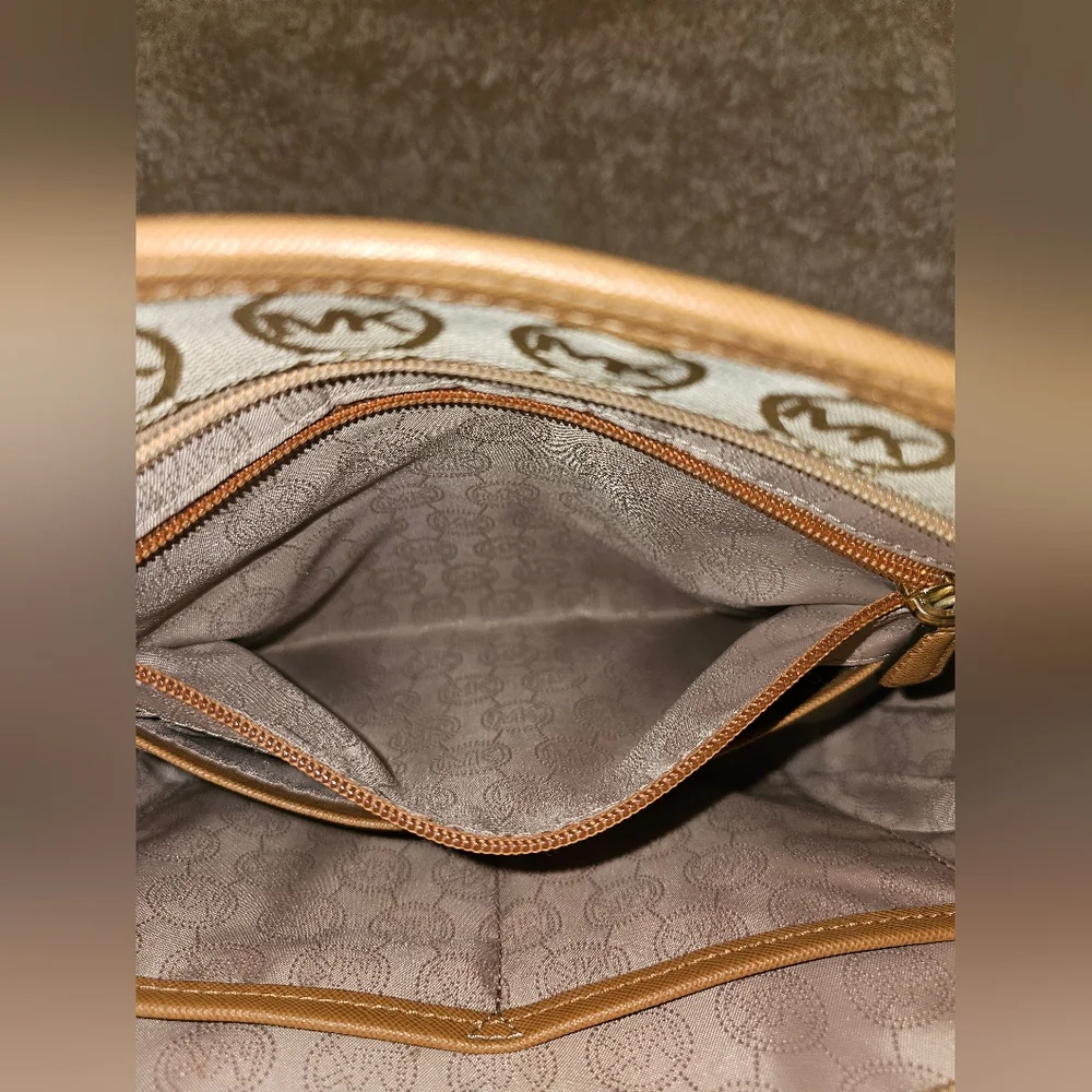 MICHAEL Michael Kors Kempton Double Pocket shoulder bag/crossbody EUC - Picture 12 of 16